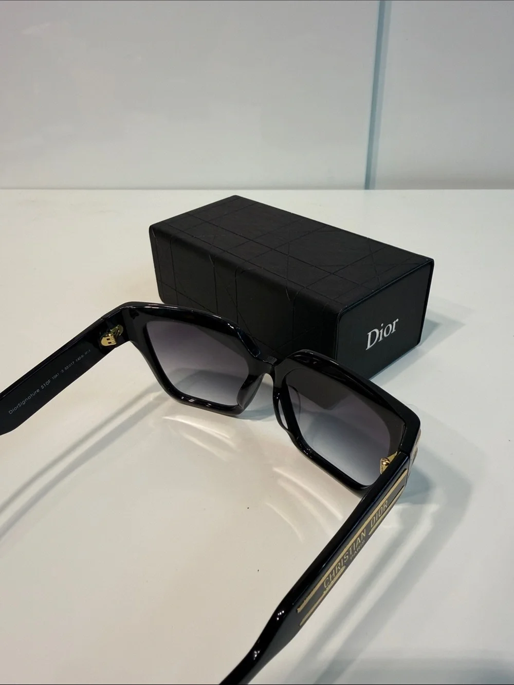 Like new Dior DiorSignature S10F Sunglasses women’s Dior shades
